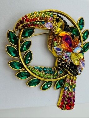 NWT Colorful Large Toucan Bird Brooch Rhinestones And Crystals